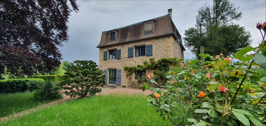 BELLE MAISON DE MAÎTRE ENTRE BRIONNAIS ET HAUT BEAUJOLAIS