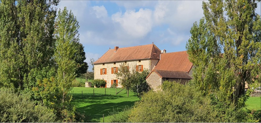 BELLE ET GRANDE DEMEURE DANS UN EMPLACEMENT D’EXCEPTION