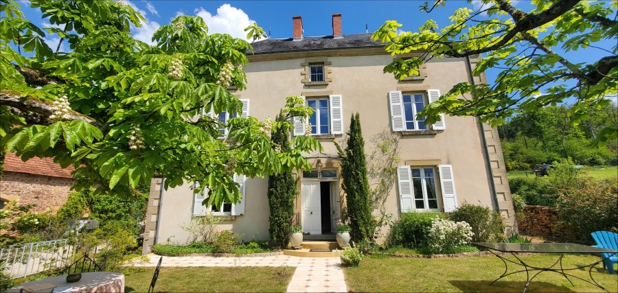 RAVISSANTE PROPRIÉTÉ RURALE ENTRE BRIONNAIS ET BEAUJOLAIS