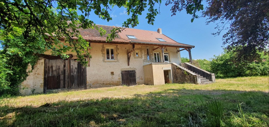 Fermette renovée dans un site bucolique à  20 minutes au nord ouest de Cluny