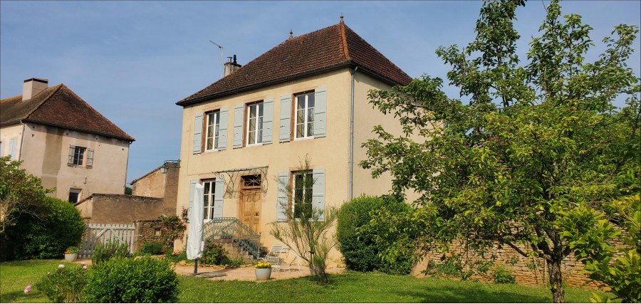 MAISON DE MAÎTRE EN CLUNYSOIS