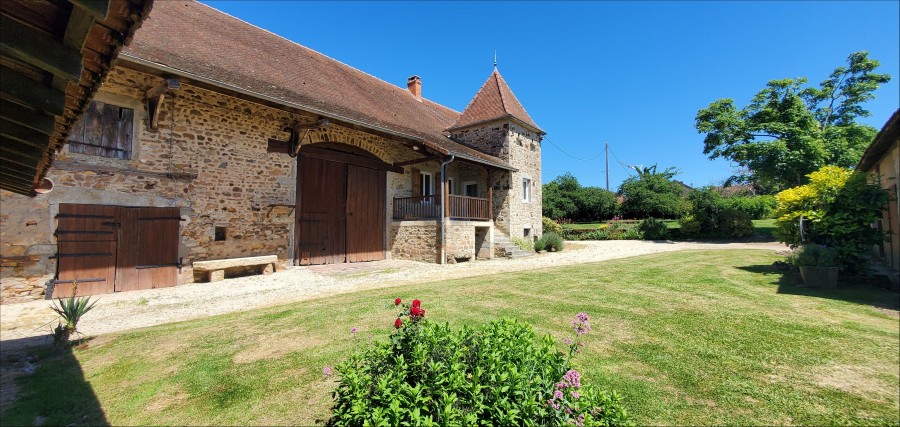IMPOSANTE FERME SUR 5,8 HECTARES DE TERRAIN 