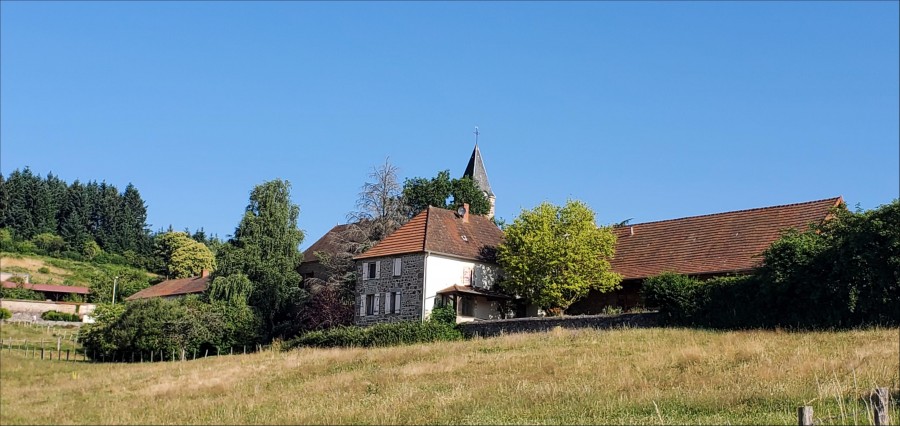 Lovely property in a village with wonderful view