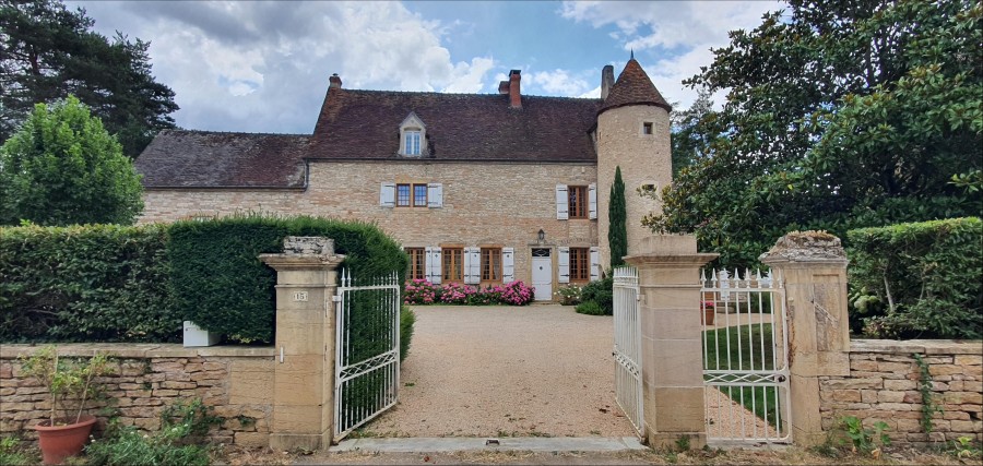 Grand period house in two acres of land
