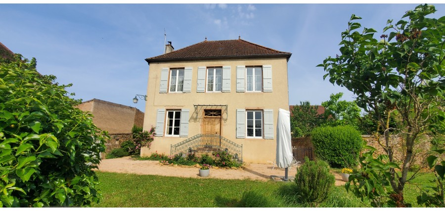 Elegant 19th c. house on the edge of a small village in the Cluny area