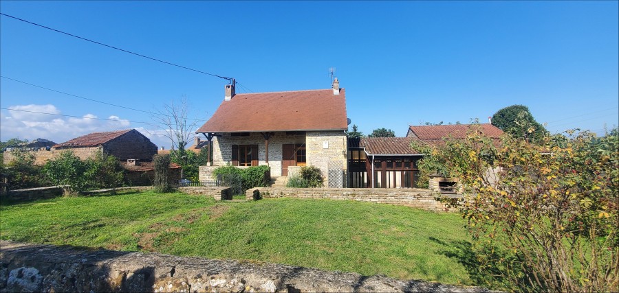 Close to Cluny, a renovated house in a small hamlet