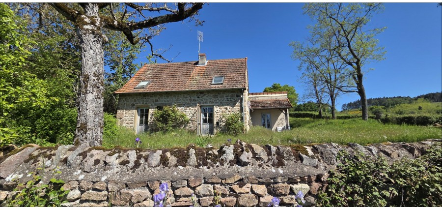 Jolie maison en pierre dans un cadre champêtre sur un terrain de 1600m²