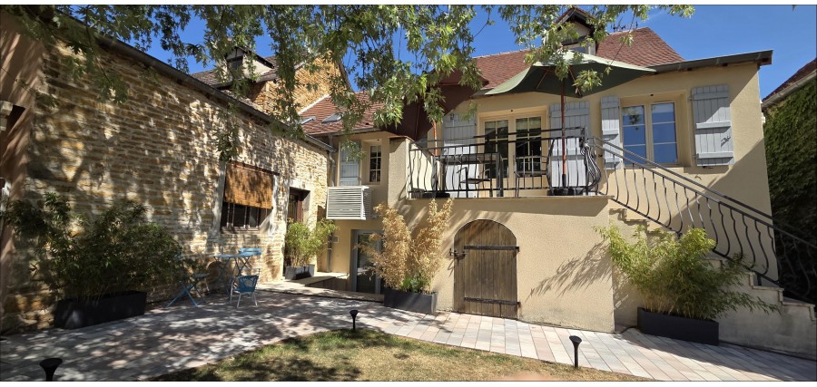 Maison récemment restaurée dans un des plus beaux villages du Clunysois