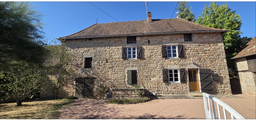 Belle maison de pays situé au coeur du bocage sur un terrain clos de 1500m²