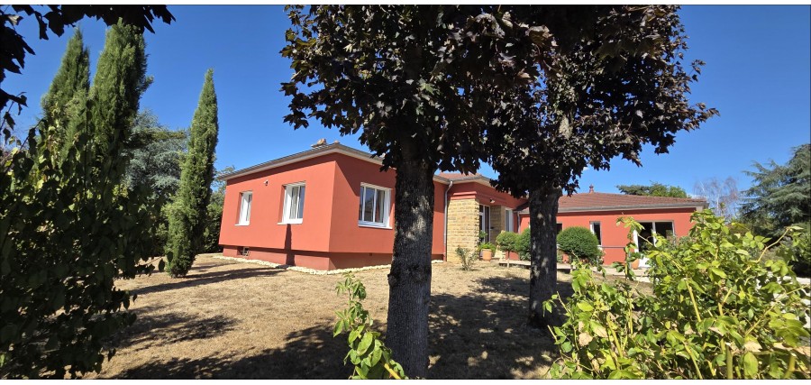 Magnifique villa à l'esprit californien située dans un bourg médiéval de la Côte Chalonnaise 