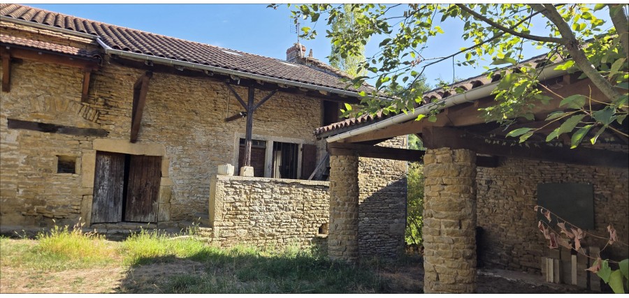 Bel ensemble immobilier à renover à 10 minutes de Cluny
