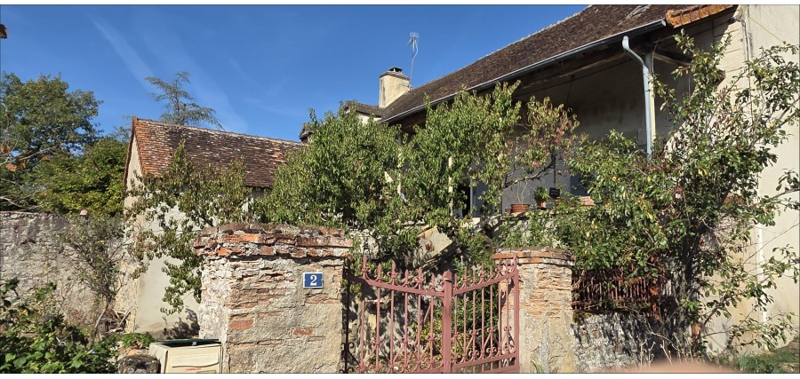 Maison typique du Clunysois dans un joli village